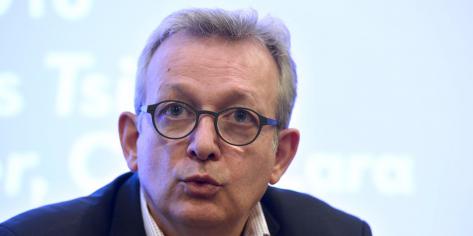 Face à « la monarchie présidentielle », le PCF appelle à « un choc démocratique »