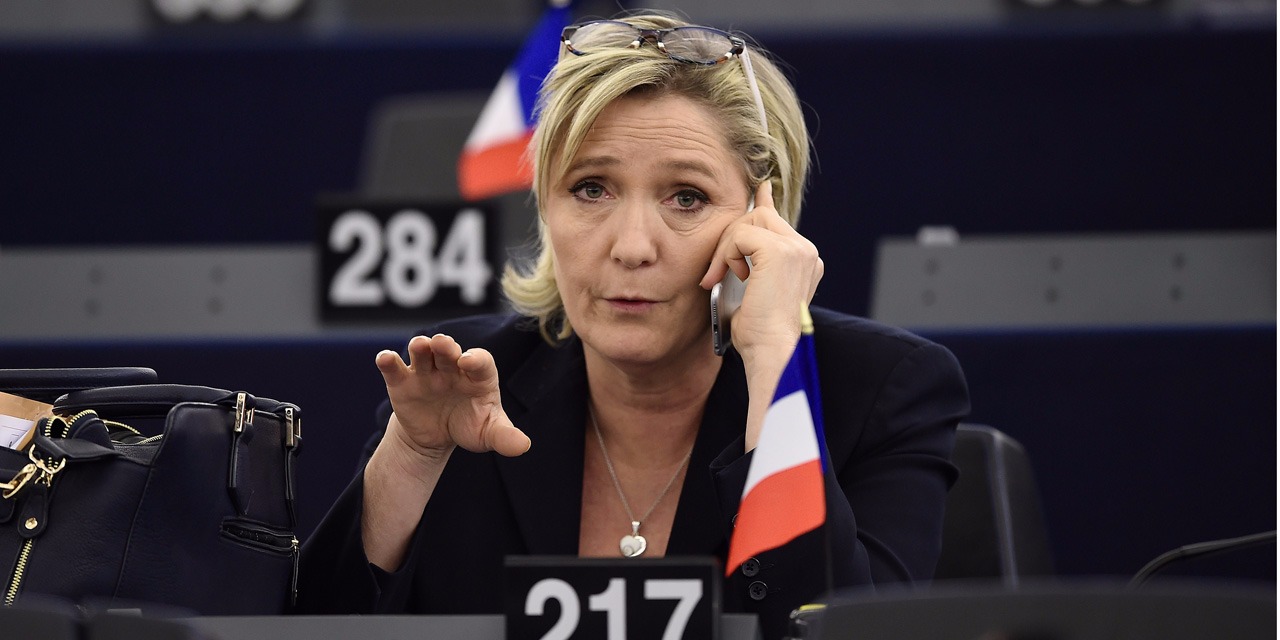 Marine Le Pen reconnaît avoir salarié fictivement un assistant parlementaire