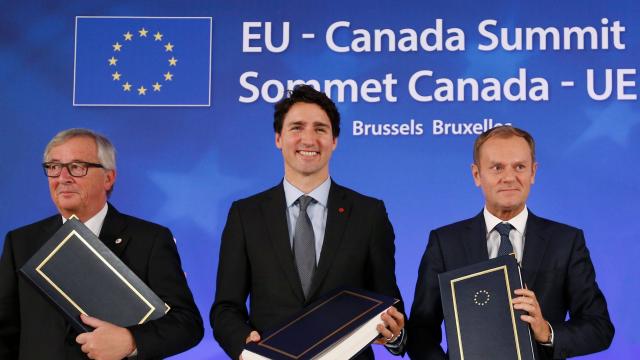 CETA : 43 sénatrices et sénateurs s’associent à la centaine de députés ayant saisi le Conseil constitutionnel CETA : 43 sénatrices et sénateurs s’associent à la centaine de députés ayant saisi le Conseil constitutionnel