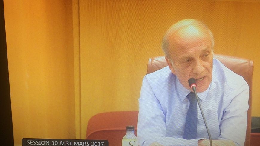 En Corse, Dominique Bucchini (PCF) raconte face à l'Assemblée les attentats qu'il a subi En Corse, Dominique Bucchini (PCF) raconte face à l'Assemblée les attentats qu'il a subi