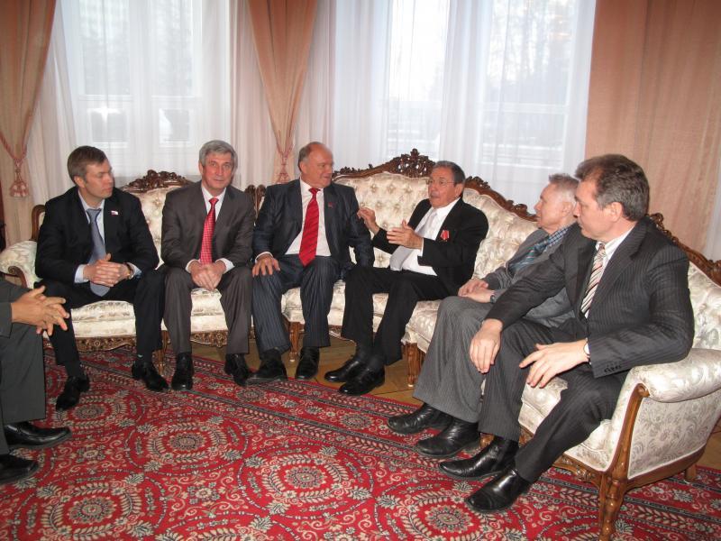 Raul Castro rencontre Guennadi Ziouganov