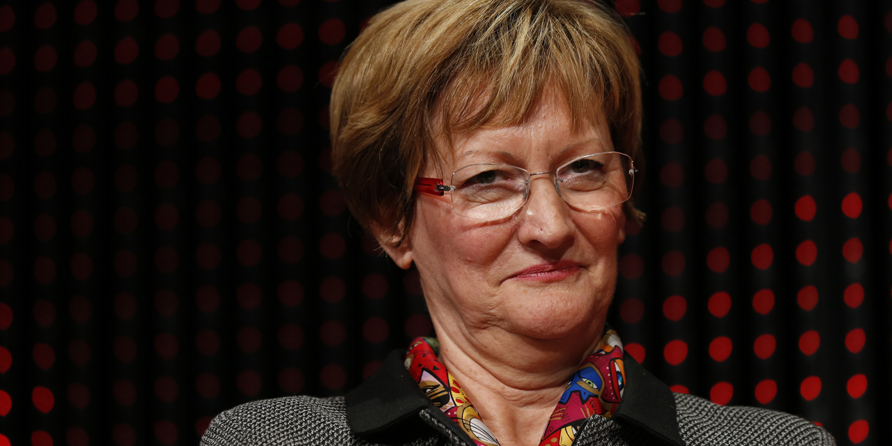 Nicole Notat, ancienne patronne de la CFDT, apporte son soutien à Macron Nicole Notat, ancienne patronne de la CFDT, apporte son soutien à Macron