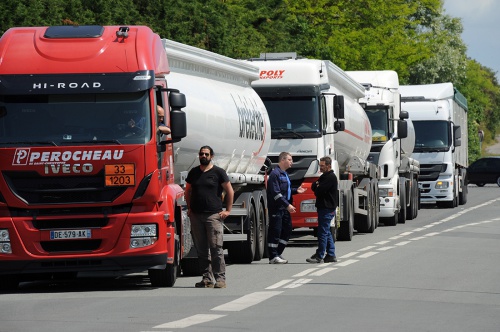 Les conducteurs de matières dangereuses poursuivent leur grève. Le patronat refuse de négocier avec la CGT