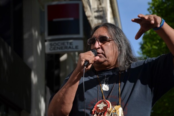 Les peuples Sioux partent à l’attaque des banques françaises