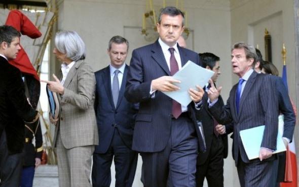 Remaniement : chaises musicales et fidèles récompensés (l'Humanité)