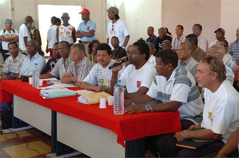 Sarkozy arrive aux Antilles dans un climat loin d'être apaisé