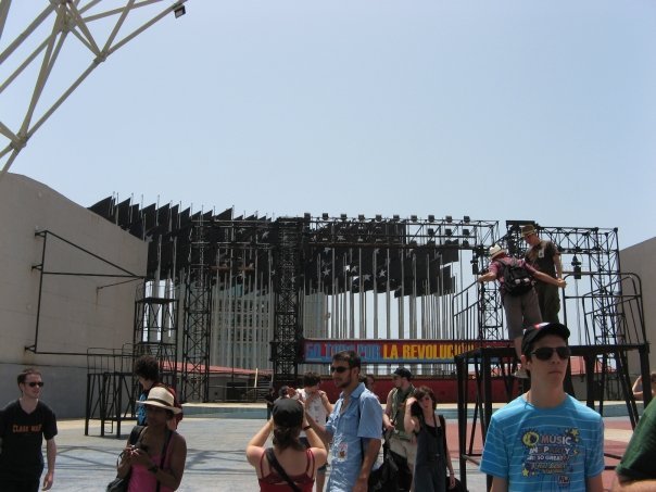 Fidel ! Fidel ! ¿ Que tiene Fidel, que el imperialismo no puede con el ? (partie 2) Fidel ! Fidel ! ¿ Que tiene Fidel, que el imperialismo no puede con el ? (partie 2)