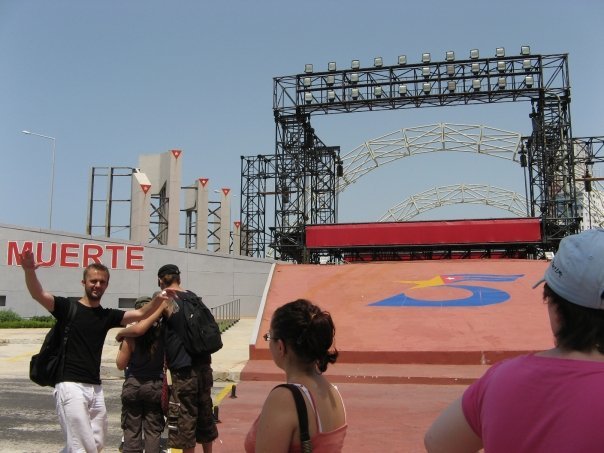 Fidel ! Fidel ! ¿ Que tiene Fidel, que el imperialismo no puede con el ? (partie 2)