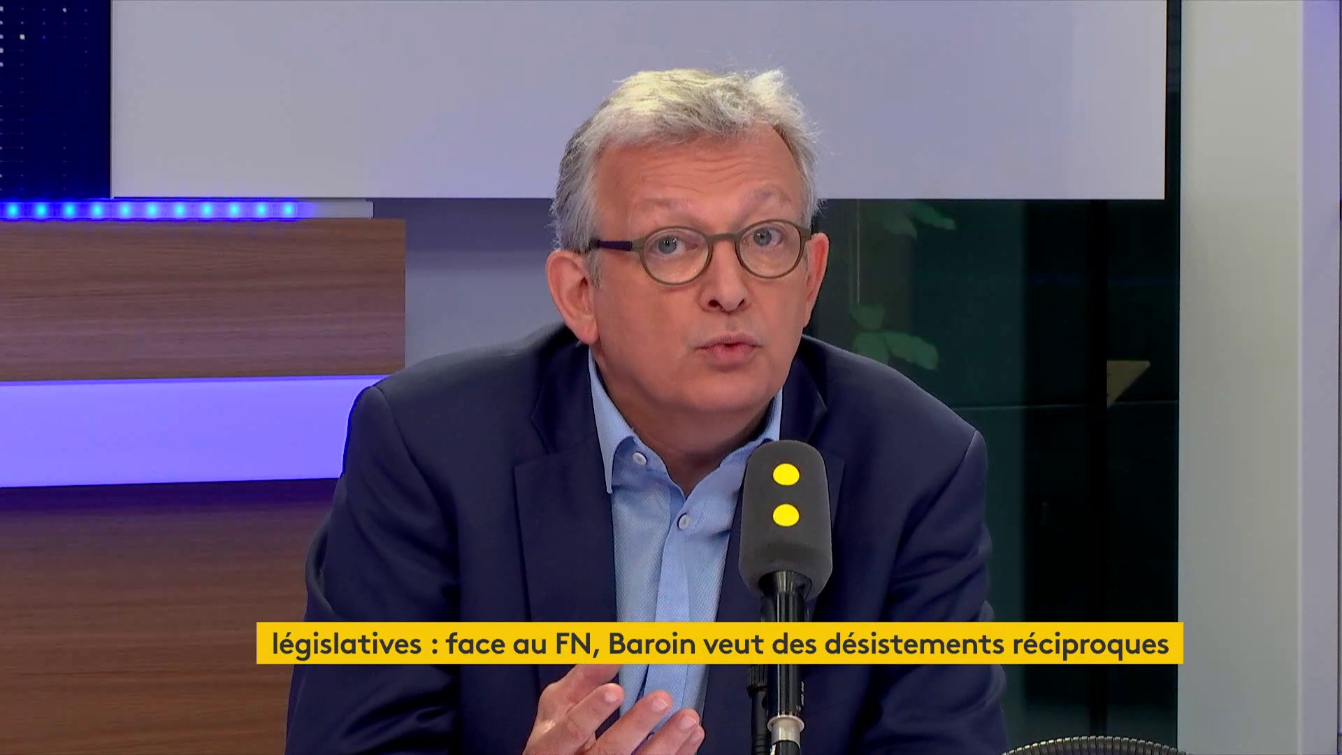 Pierre Laurent dénonce "une dérive absolutiste" d'Emmanuel Macron et "un coup de force institutionnel" Pierre Laurent dénonce "une dérive absolutiste" d'Emmanuel Macron et "un coup de force institutionnel"