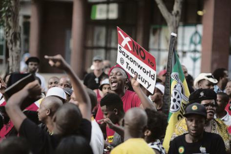 Face à la crise de l’ANC, les communistes sud-africains hissent leur drapeau
