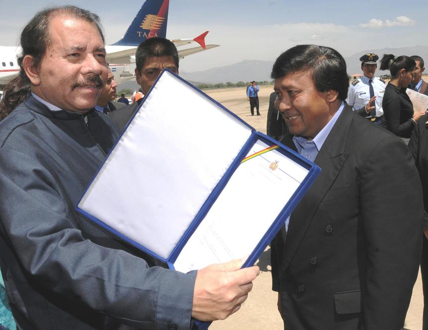 Au sommet de Cochabamba (Bolivie) l'ALBA lance le Sucre pour mettre fin au règne du Dollar