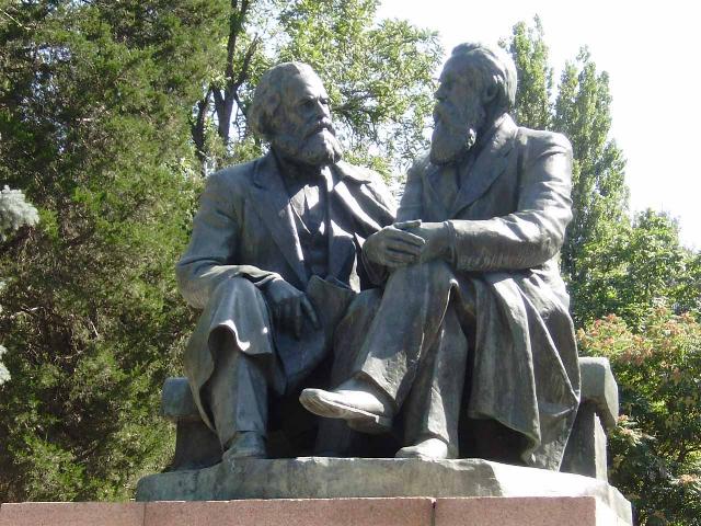 "Populisme de gauche" : Le postmodernisme cet anti-marxisme "Populisme de gauche" : Le postmodernisme cet anti-marxisme