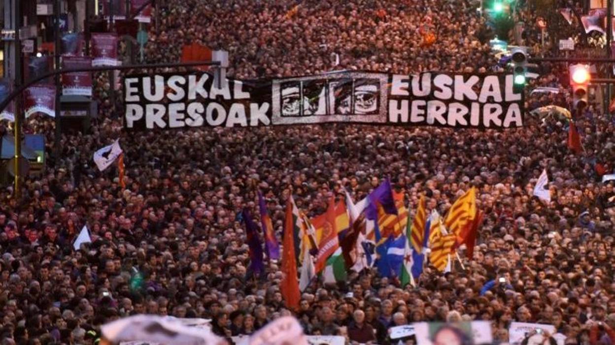 Des milliers de manifestants au Pays basque en soutien au référendum catalan