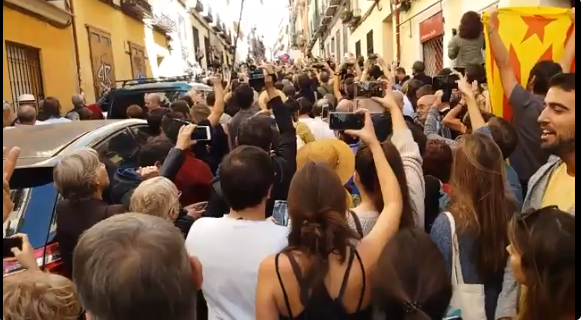 Des Madrilènes défendent le «droit» des Catalans