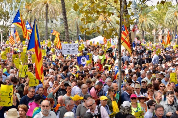 20.000 manifestants décidés à occuper "en permanence" le terrain contre "el cop d'estat" 20.000 manifestants décidés à occuper "en permanence" le terrain contre "el cop d'estat"