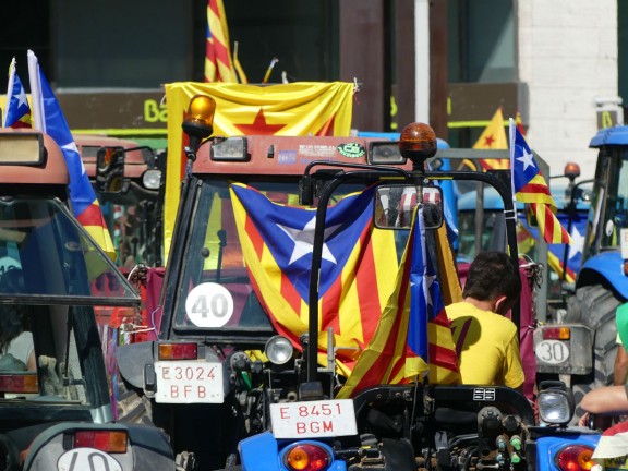 Catalogne : Le monde paysan se mobilise pour protester contre l'interdiction du référendum Catalogne : Le monde paysan se mobilise pour protester contre l'interdiction du référendum