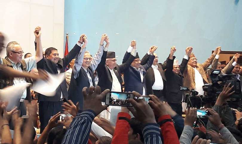 Népal : Trois Partis communistes, dont l'UML et les maoïstes, annoncent leurs fusions Népal : Trois Partis communistes, dont l'UML et les maoïstes, annoncent leurs fusions