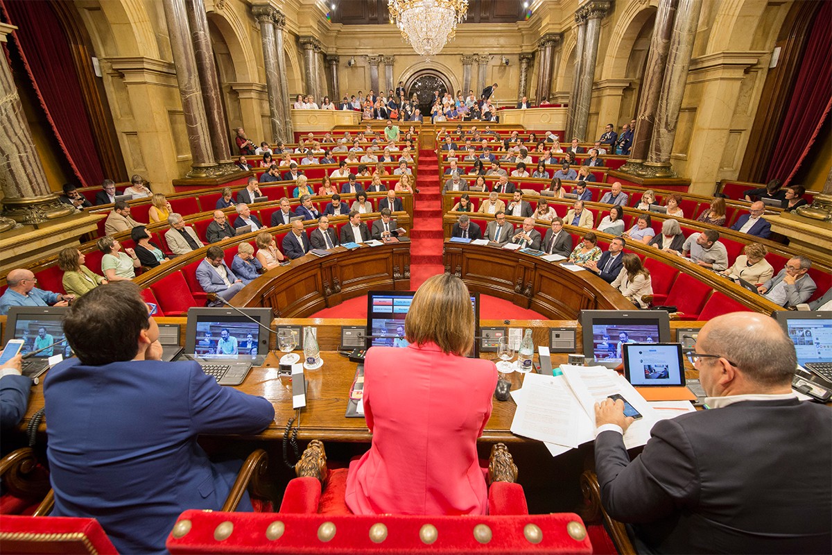 Le Tribunal Constitutionnel interdit au Parlement catalan de se réunir lundi