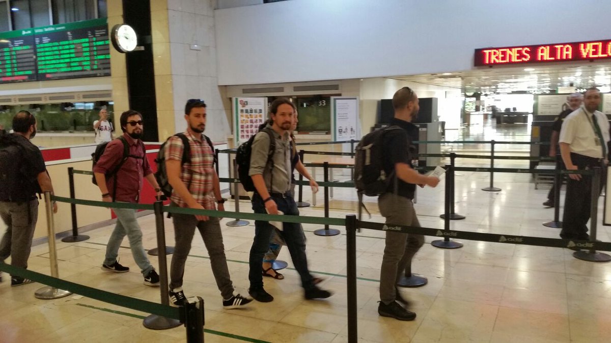 "Dégage", "fils de pute", Pablo Iglesias, copieusement sifflé à la gare de Barcelone par les "unionistes" "Dégage", "fils de pute", Pablo Iglesias, copieusement sifflé à la gare de Barcelone par les "unionistes"
