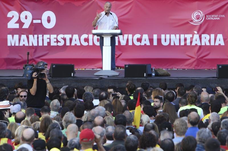 Francisco Frutos (PCE) aux côtés des phalangistes et des unionistes à Barcelone