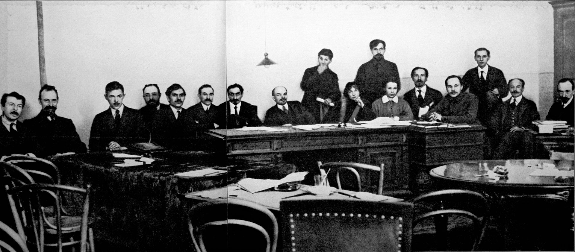 Chronique de la Révolution d'Octobre 1917 : Il y a 100 ans, le soviet crée un « gouvernement ouvrier et paysan provisoire »