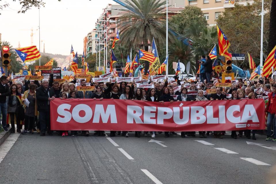2 millions de catalan.e.s manifestent pour la libération des prisonniers politiques 2 millions de catalan.e.s manifestent pour la libération des prisonniers politiques