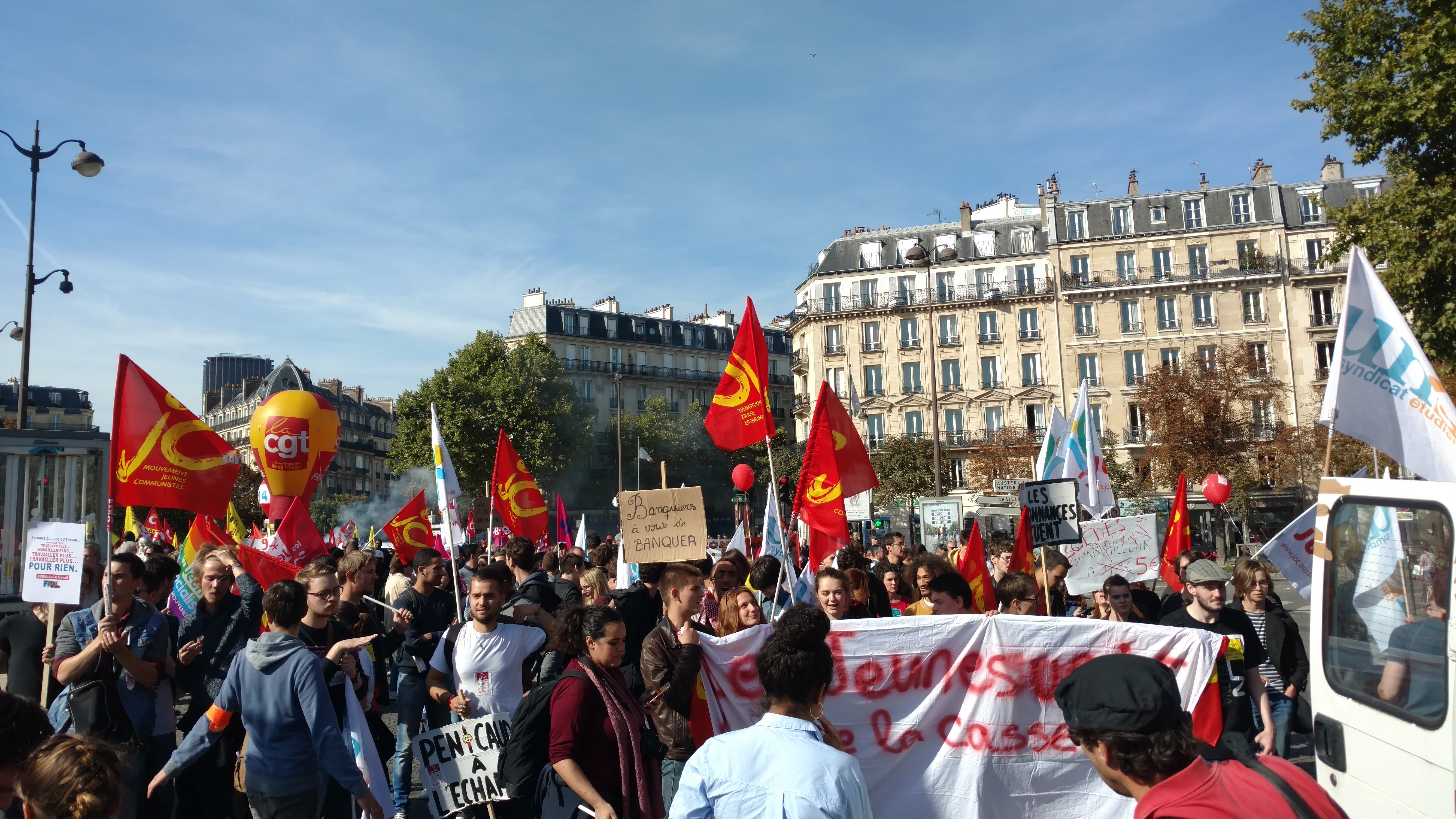 Appel des organisations de jeunesse et des syndicats étudiants à manifester, le 16 novembre, contre la sélection à l'entrée de l'Université Appel des organisations de jeunesse et des syndicats étudiants à manifester, le 16 novembre, contre la sélection à l'entrée de l'Université