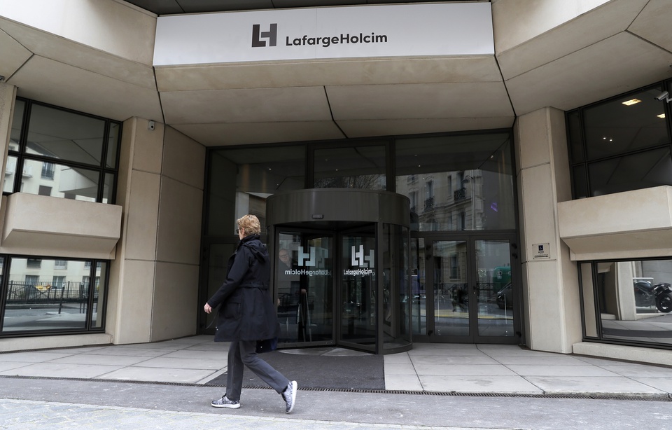 Activités de Lafarge en Syrie: Perquisition au siège du cimentier à Paris Activités de Lafarge en Syrie: Perquisition au siège du cimentier à Paris