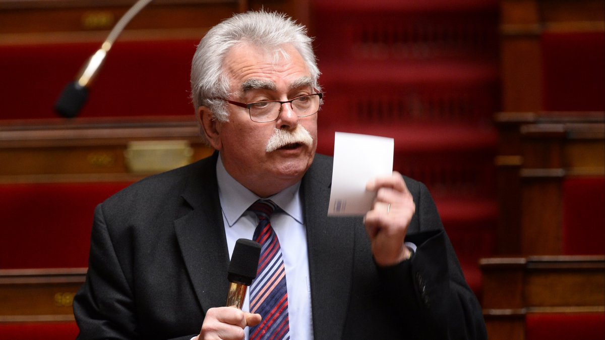 Le député communiste du Puy-de-Dôme André Chassaigne fermement opposé à la réforme du Bac