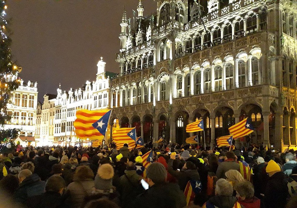 Marée indépendantiste sur la Grand Place de Bruxelles