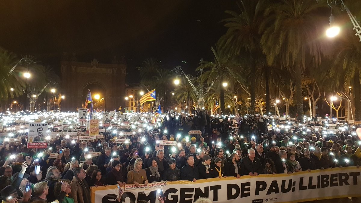 "Nous sommes des gens de paix" clament des milliers de catalan.e.s pour la libération des prisonniers politiques
