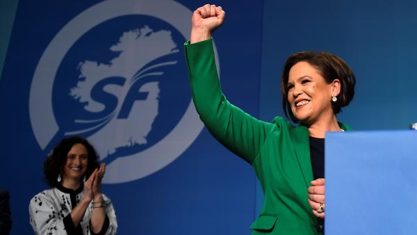 Mary Lou McDonald succède à Gerry Adams à la tête du Sinn Féin Mary Lou McDonald succède à Gerry Adams à la tête du Sinn Féin