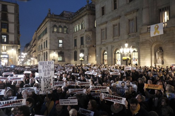 Des dizaines de milliers de catalan.e.s rassemblé.e.s pour la libération des prisonniers politiques