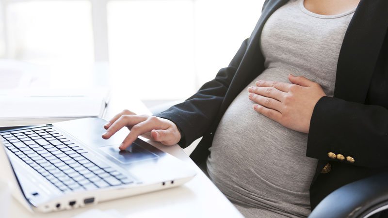 Cour de justice de l'Union européenne autorise le licenciement des femmes enceintes