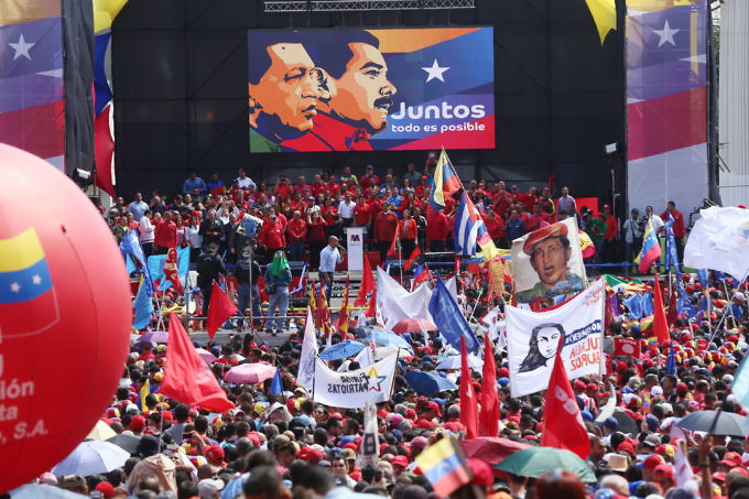 Une marée rouge accompagne Nicolas Maduro pour le dépôt de sa candidature Une marée rouge accompagne Nicolas Maduro pour le dépôt de sa candidature