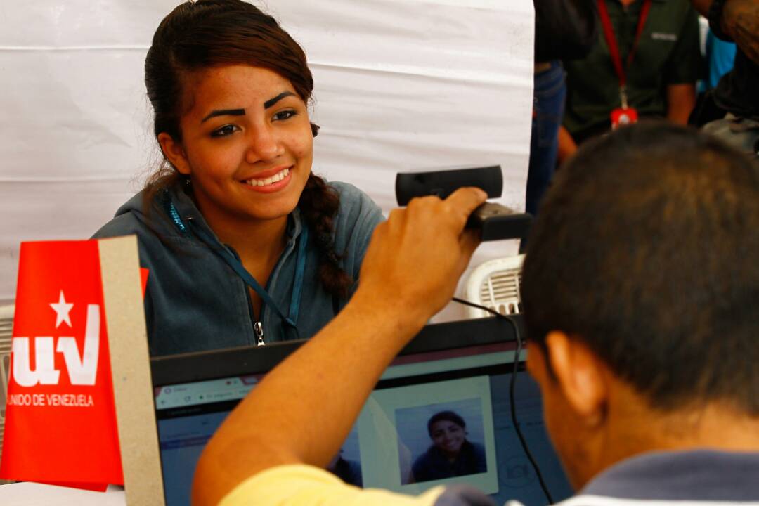 Avec 3.438.250 cartes remises, le PSUV se dirige vers les 5 millions d'adhérent.e.s Avec 3.438.250 cartes remises, le PSUV se dirige vers les 5 millions d'adhérent.e.s