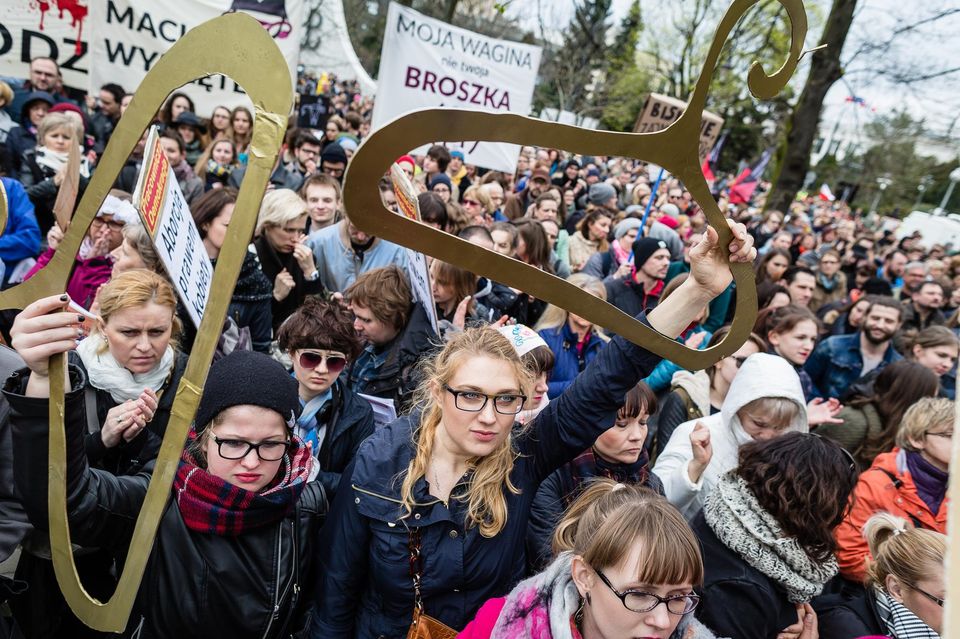 Droit à l’IVG en danger : solidarité avec les femmes polonaises