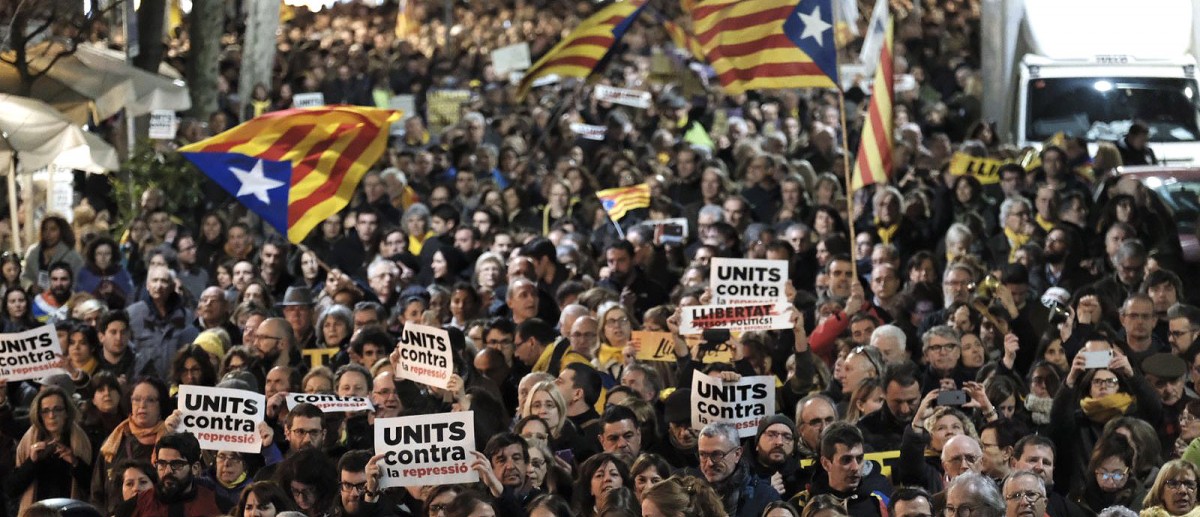 Catalogne: manifestations après l’incarcération de dirigeants indépendantistes