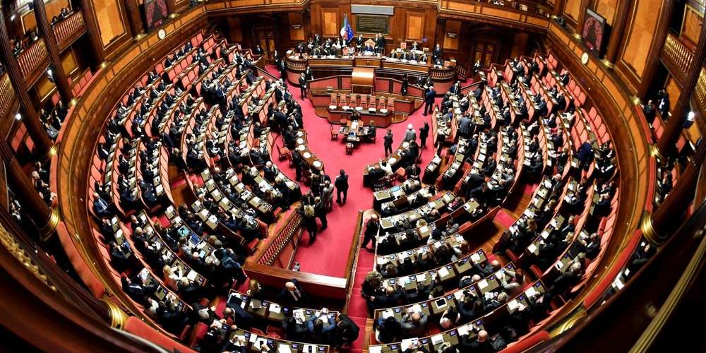 Italie : Accord parlementaire entre la coalition de droite/extrême-droite et le M5S Italie : Accord parlementaire entre la coalition de droite/extrême-droite et le M5S
