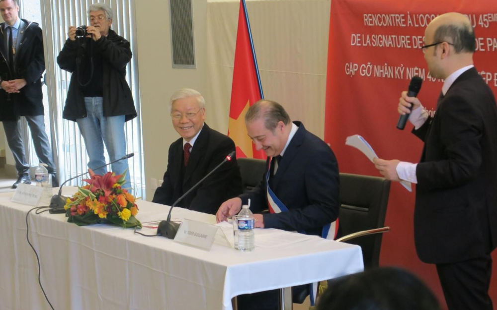 Nguyen Phu Trong (PCV) accueilli par Didier Guillaume (PCF)