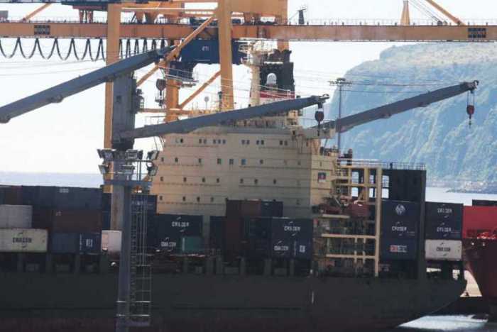 Sur le plan des échanges, La Réunion est une colonie Sur le plan des échanges, La Réunion est une colonie