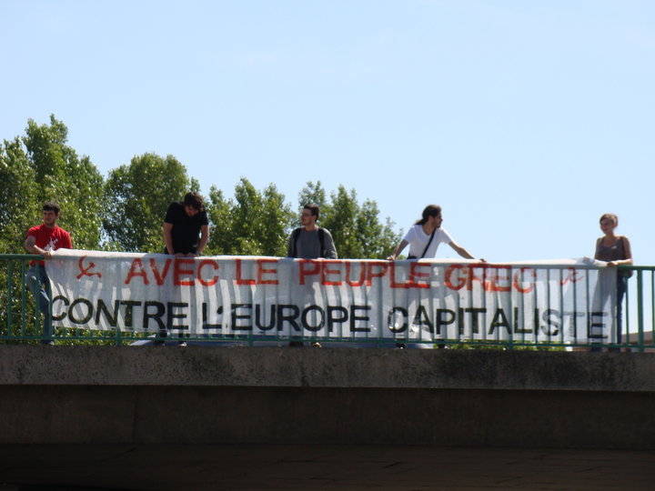 "Avec le Peuple Grec, Contre l'Europe Capitaliste" "Avec le Peuple Grec, Contre l'Europe Capitaliste"