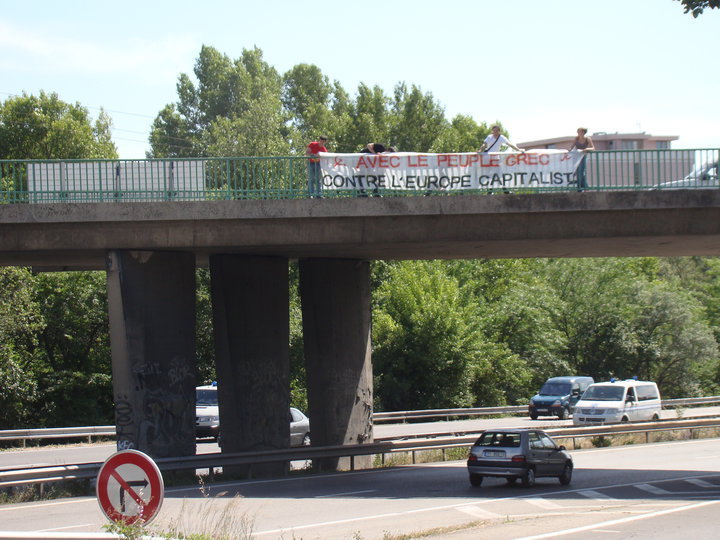 "Avec le Peuple Grec, Contre l'Europe Capitaliste" "Avec le Peuple Grec, Contre l'Europe Capitaliste"