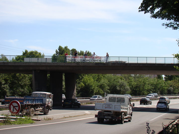 "Avec le Peuple Grec, Contre l'Europe Capitaliste" "Avec le Peuple Grec, Contre l'Europe Capitaliste"