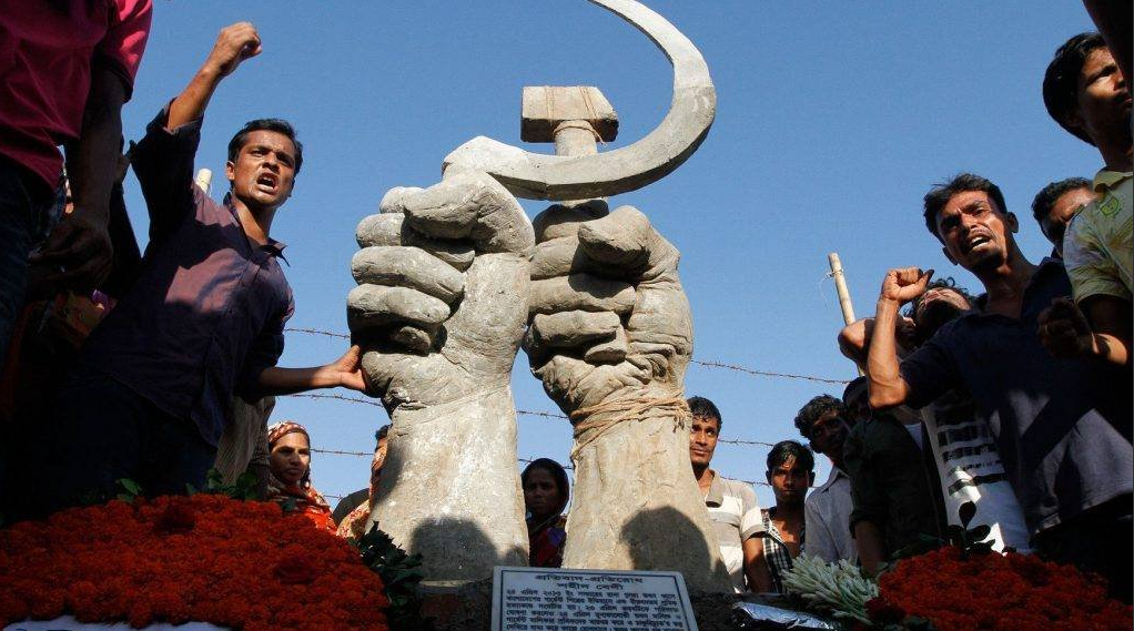 Bangladesh: Un symbole communiste érigé sur la Rana Plaza en mémoire des milliers de victimes du capitalisme