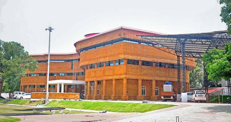 La "Nayanar Academy", l'université communiste qui s'ouvre au Kerala La "Nayanar Academy", l'université communiste qui s'ouvre au Kerala