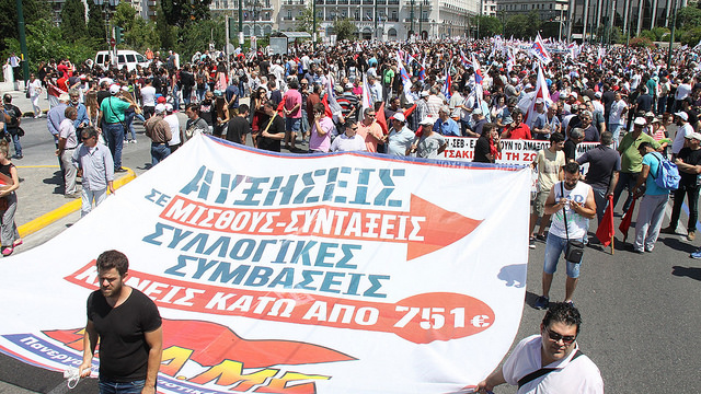 "Votre croissance brise nos vies" clament les grecs contre la poursuite de l'austérité par Tsipras (SYRIZA)
