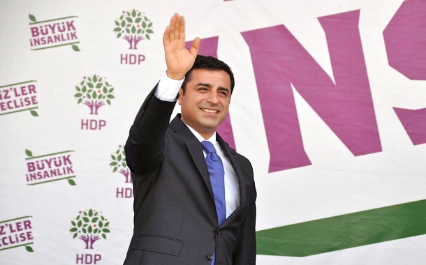A l'étranger Selahattin Demirtaş recueille 11,07% des voix et le HDP 17,3%