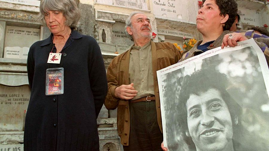 Huit militaires chiliens condamnés pour le meurtre de Victor Jara Huit militaires chiliens condamnés pour le meurtre de Victor Jara