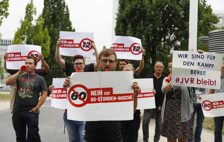En Autriche, la droite et l'extrême droite imposent le retour de la semaine de 60 heures et la journée de 12 heures